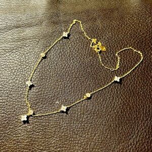 Gold Seven Flowers Zirconia Stones Chain Necklace